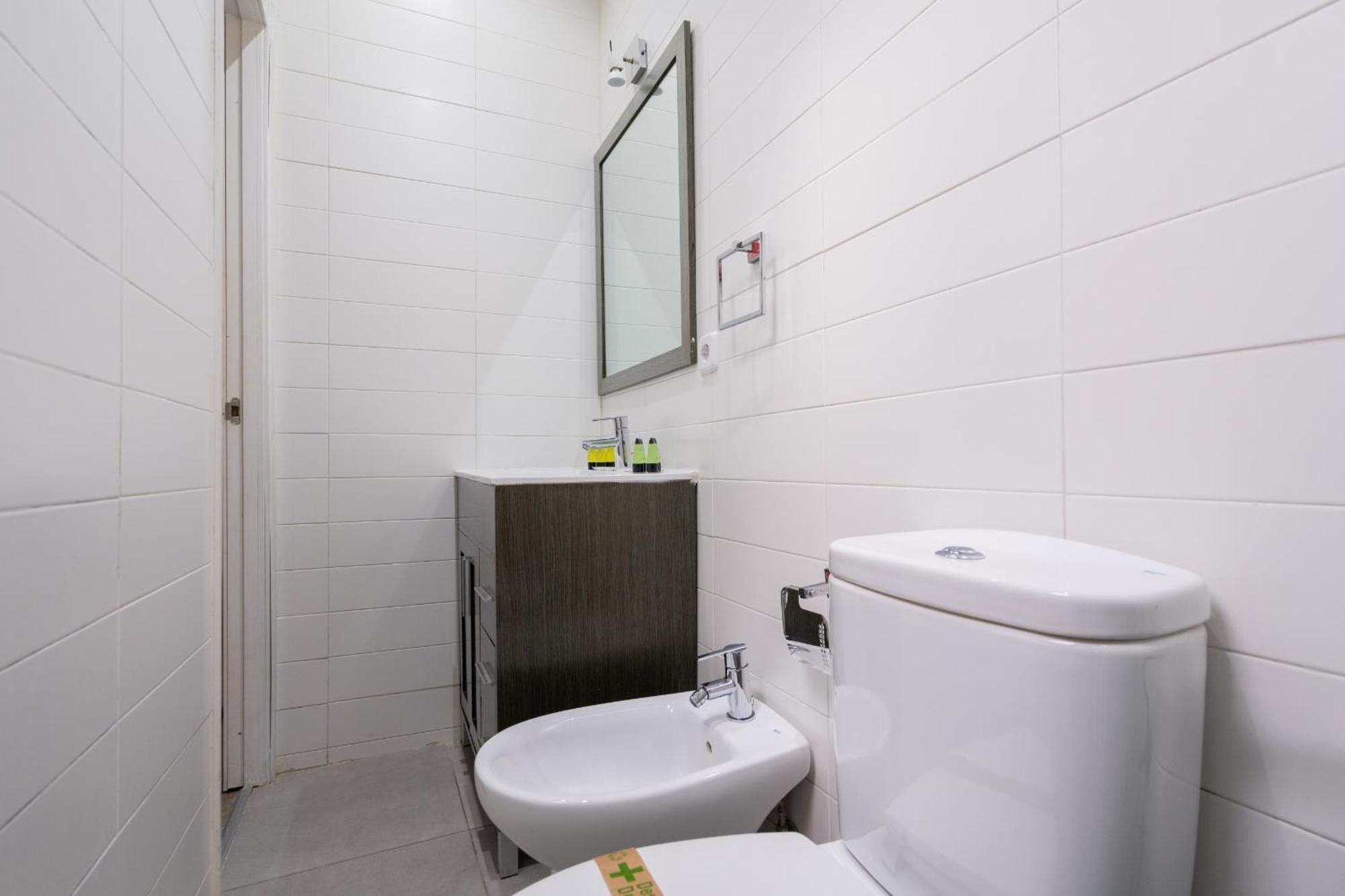Apartamento En Chueca Para 4 Personas Alquiler Temporal Madrid Exterior foto